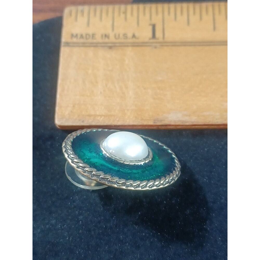 Vintage Green Enameled Faux White Pearl Pierced Round Golden Toned Earring - Picture 6 of 7